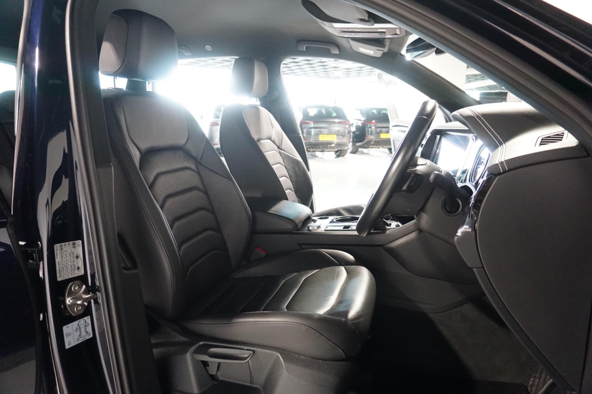 Volkswagen Touareg 3.0 TDI V6 R-Line SUV 5dr Diesel Tiptronic 4Motion Euro 6 (s/s) (286 ps)